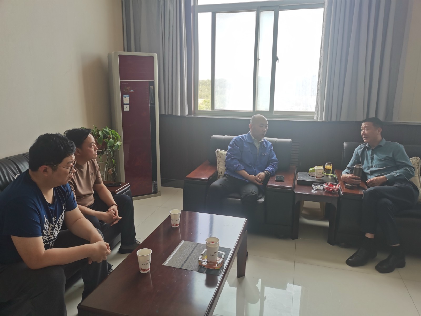 陕州区应急管理局督导危险化学品生产企业节前安全生产工作 (1).jpg