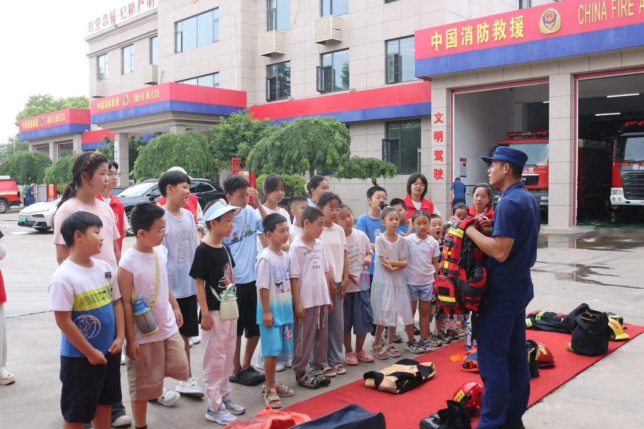 区消防救援局：暑期社会实践活动搬进消防队站
