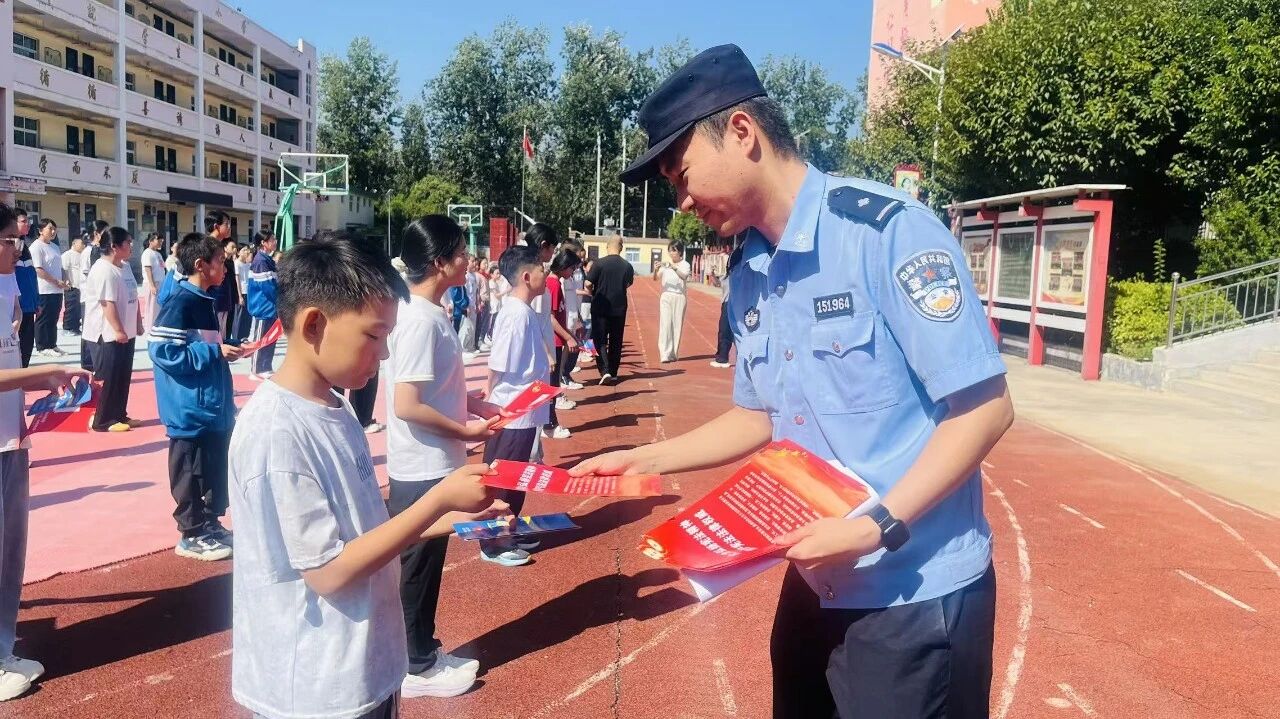菜园乡：开学第一课 平安进校园
